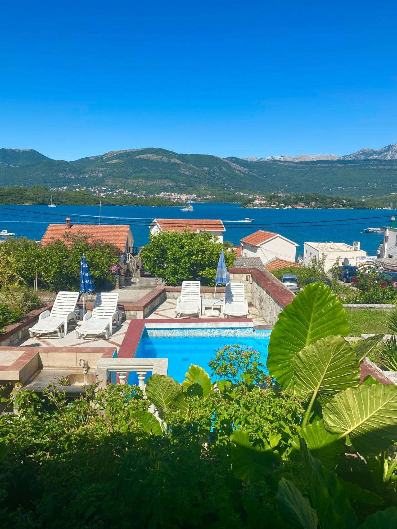 Ino Apartments Tivat Bagian luar foto