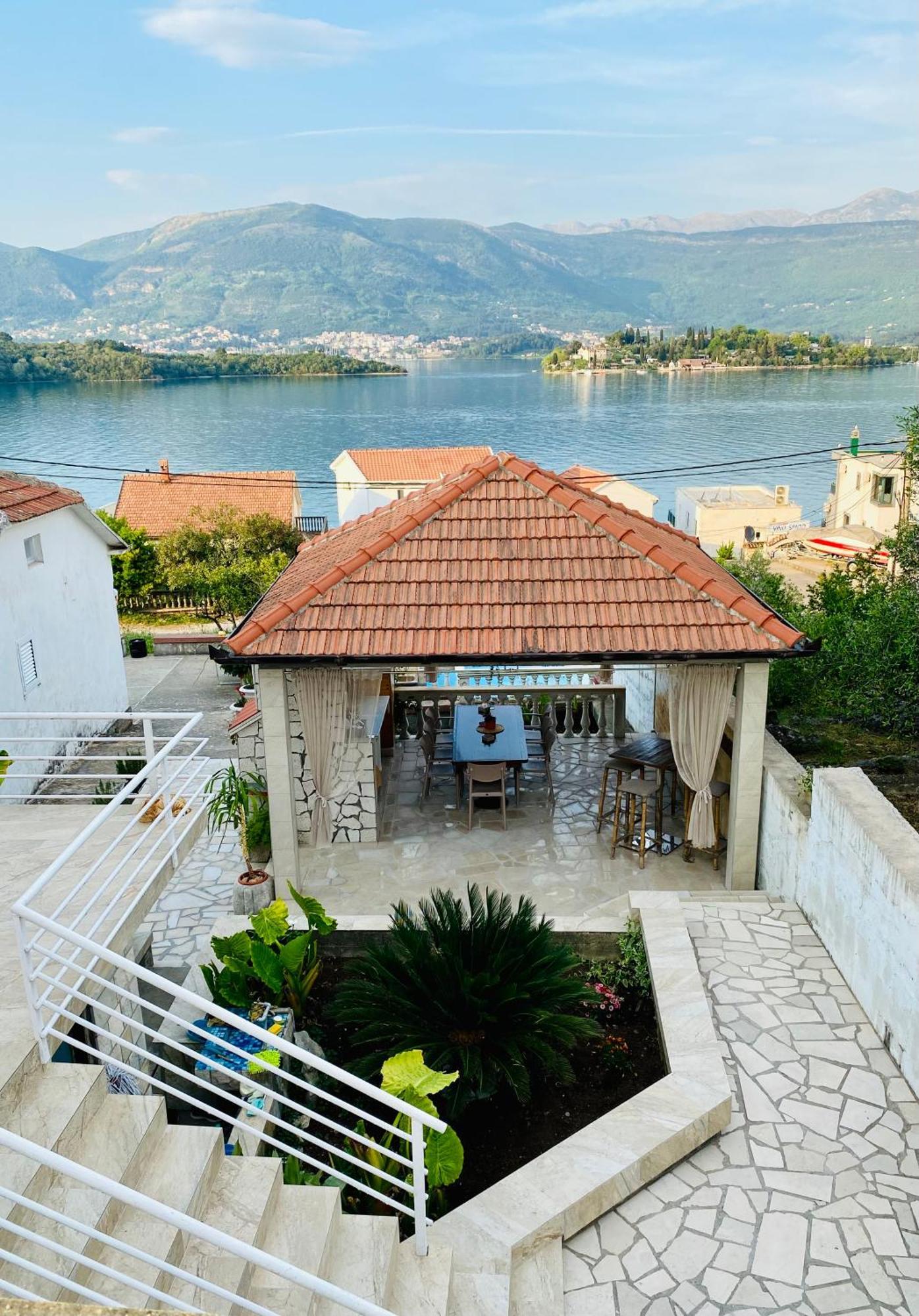 Ino Apartments Tivat Bagian luar foto