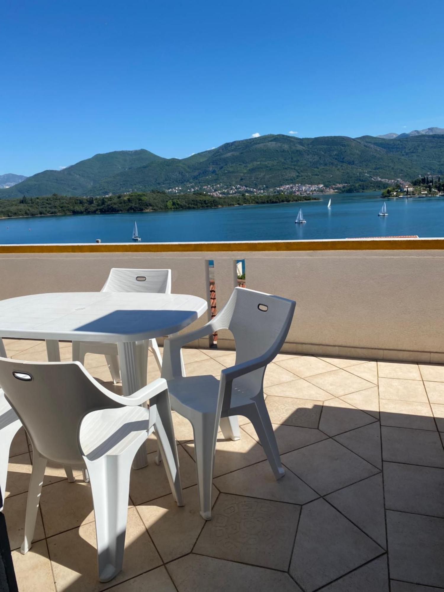 Ino Apartments Tivat Bagian luar foto