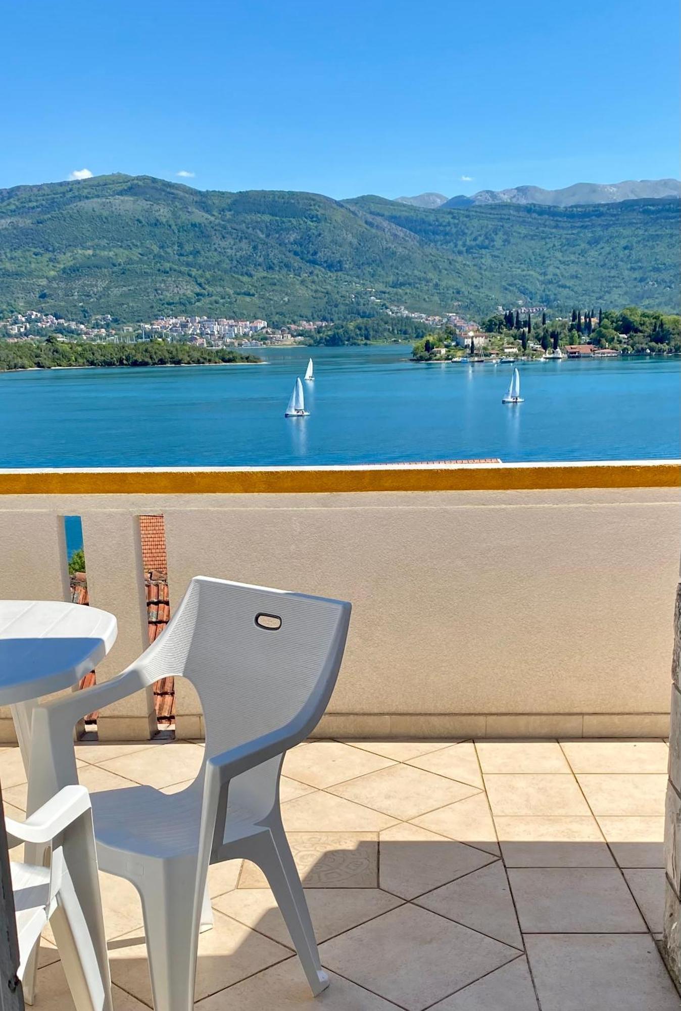 Ino Apartments Tivat Bagian luar foto