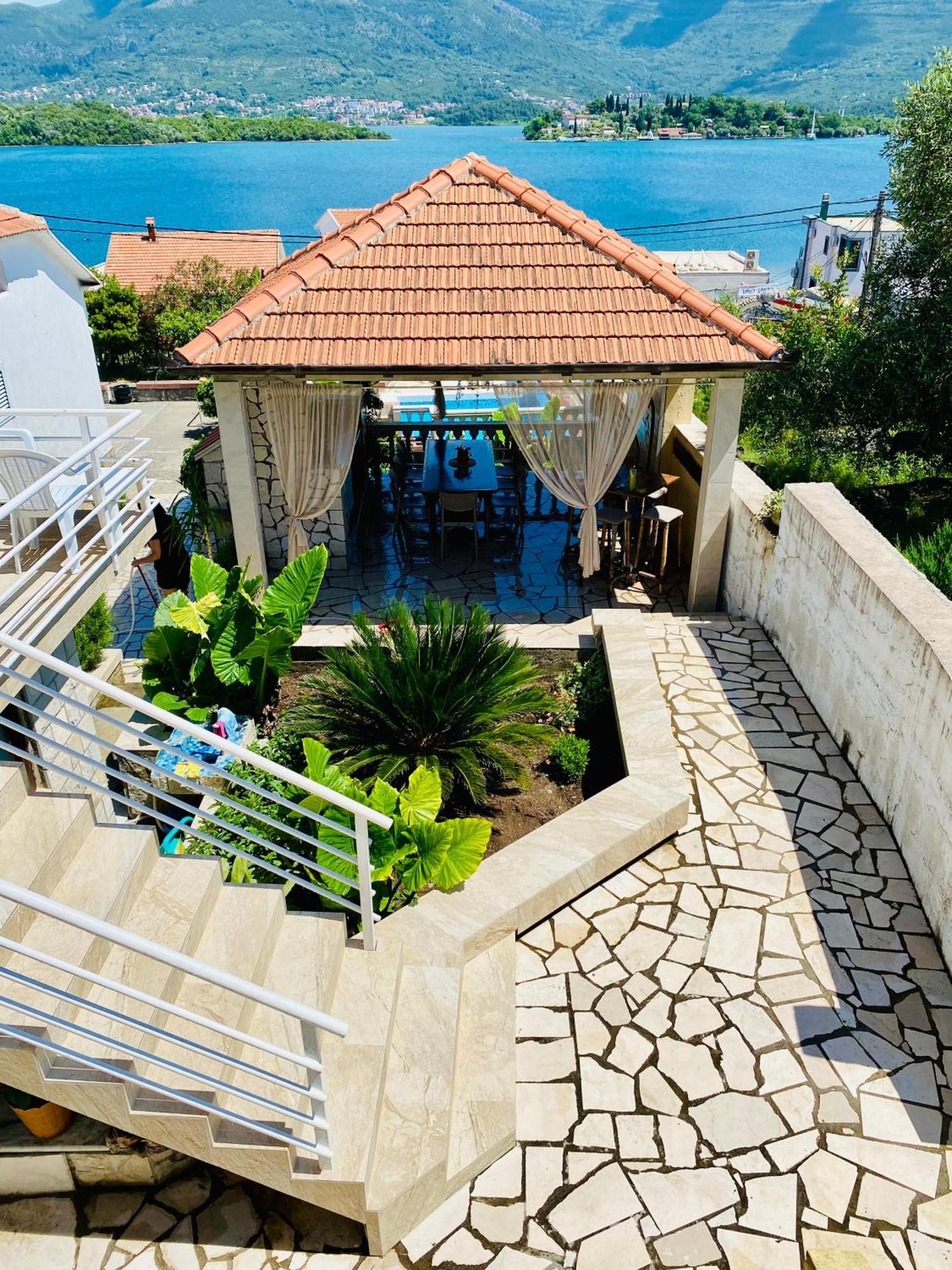 Ino Apartments Tivat Bagian luar foto